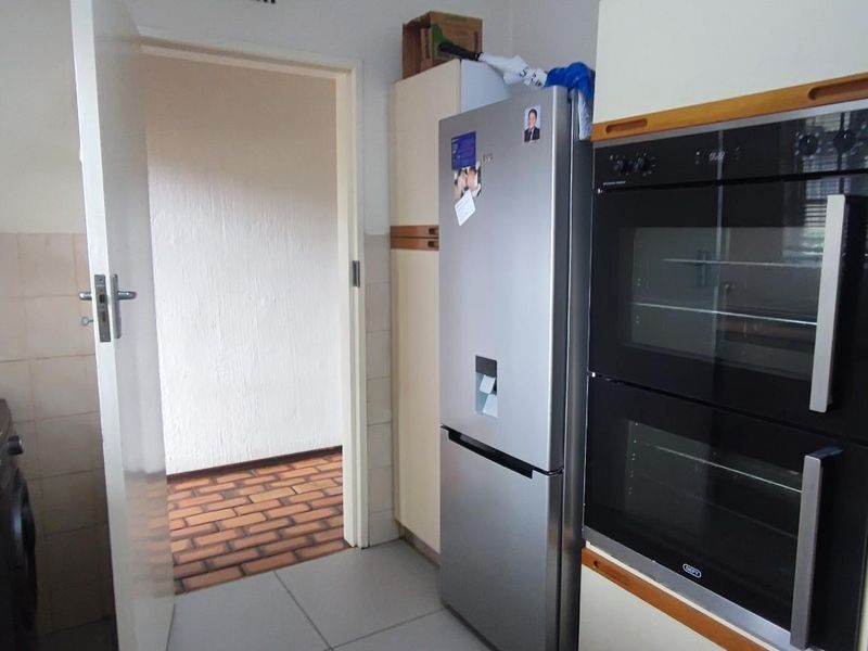 Light and Spacious Ground Floor Apartment in a Tranquil setting - Photo 7