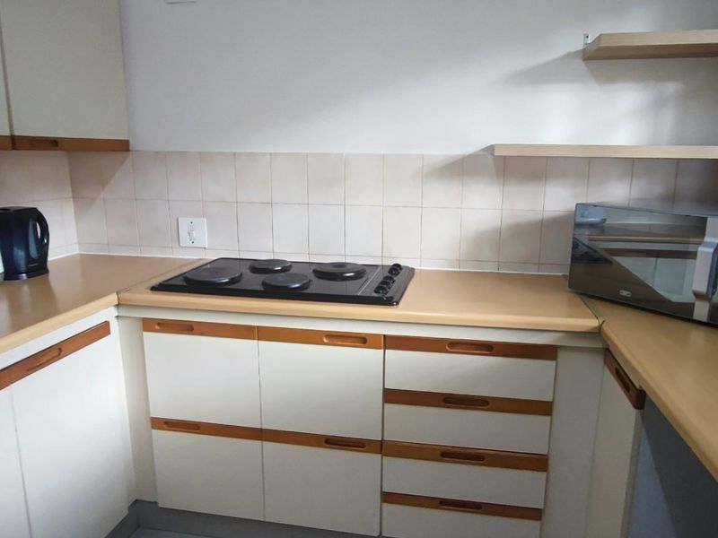 Light and Spacious Ground Floor Apartment in a Tranquil setting - Photo 5