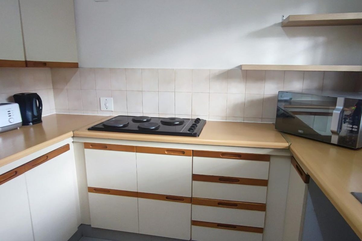 Light and Spacious Ground Floor Apartment in a Tranquil setting - Photo 5