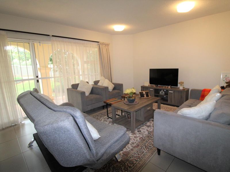 Light and Spacious Ground Floor Apartment in a Tranquil setting - Photo 3