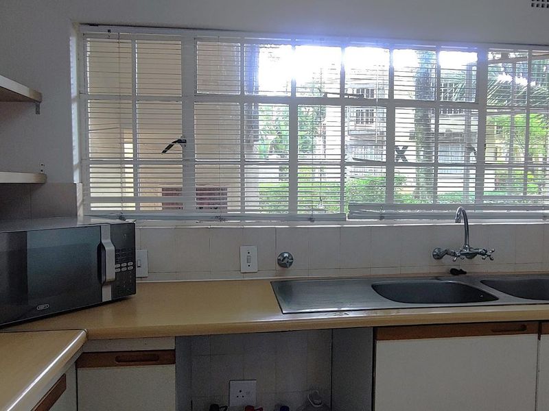 Light and Spacious Ground Floor Apartment in a Tranquil setting - Photo 4