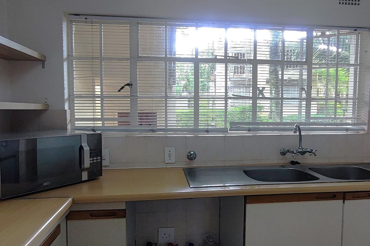 Light and Spacious Ground Floor Apartment in a Tranquil setting - Photo 4