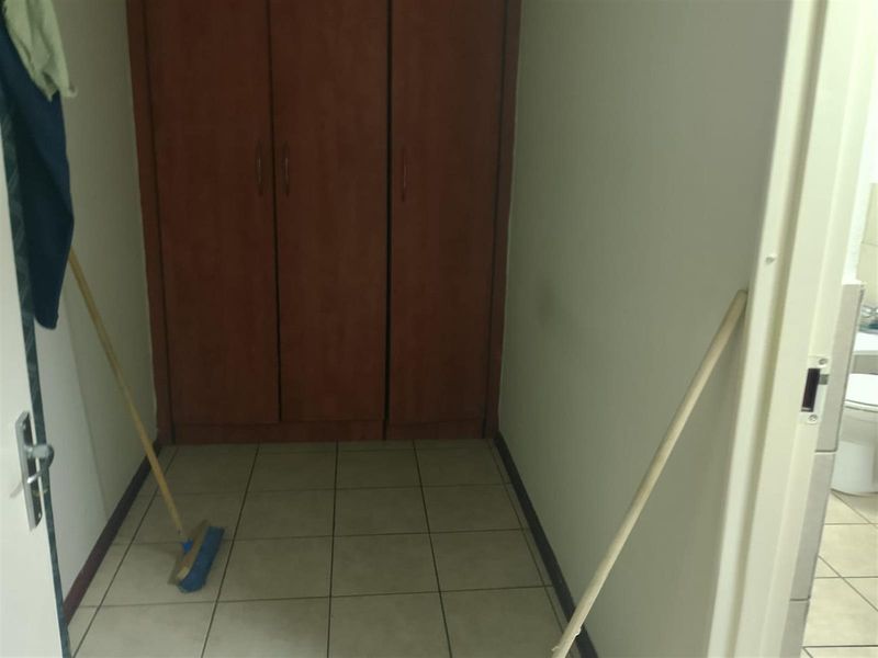 Apartment For Sale in Braamfontein, Johannesburg - Photo 4