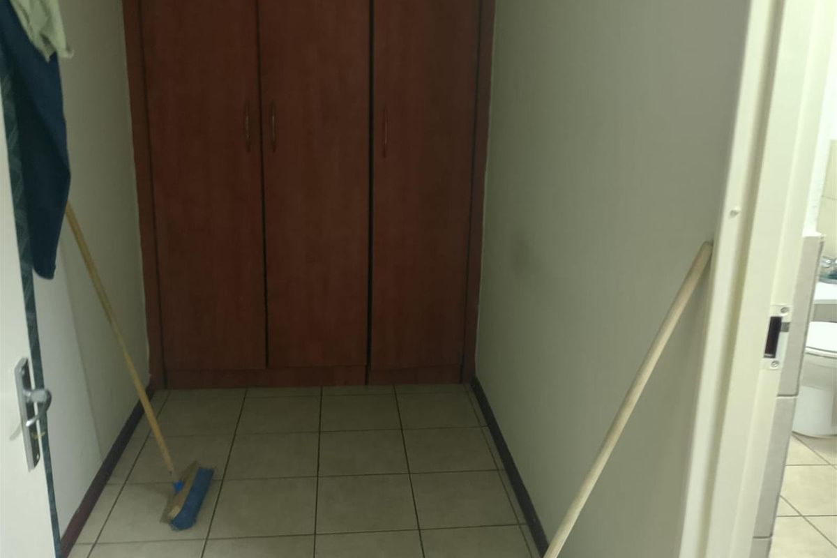 Apartment For Sale in Braamfontein, Johannesburg - Photo 4