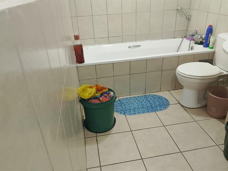 Apartment For Sale in Braamfontein, Johannesburg - Photo 5