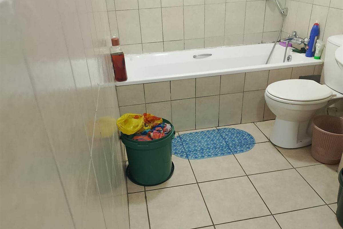 Apartment For Sale in Braamfontein, Johannesburg - Photo 5