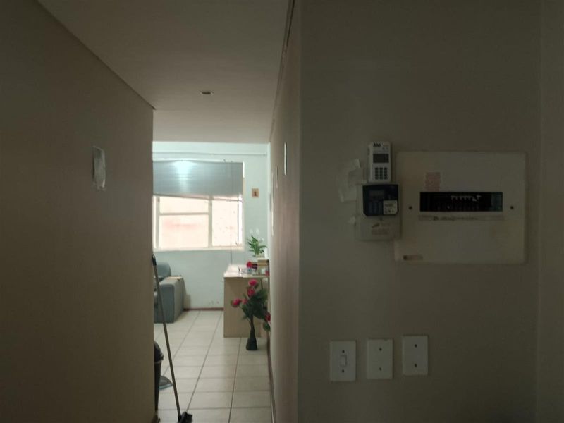 Apartment For Sale in Braamfontein, Johannesburg - Photo 2