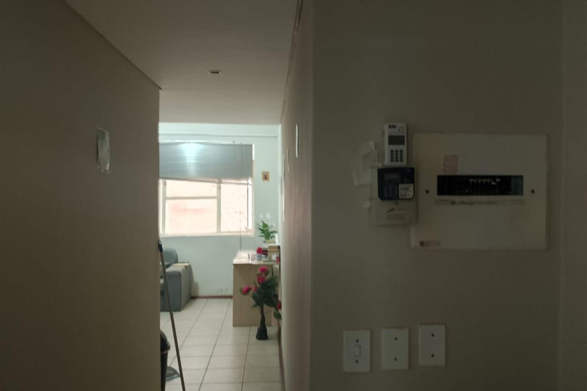 Apartment For Sale in Braamfontein, Johannesburg - Photo 2