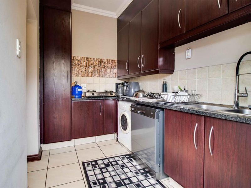 House For Sale in Kyalami, Midrand - Photo 10