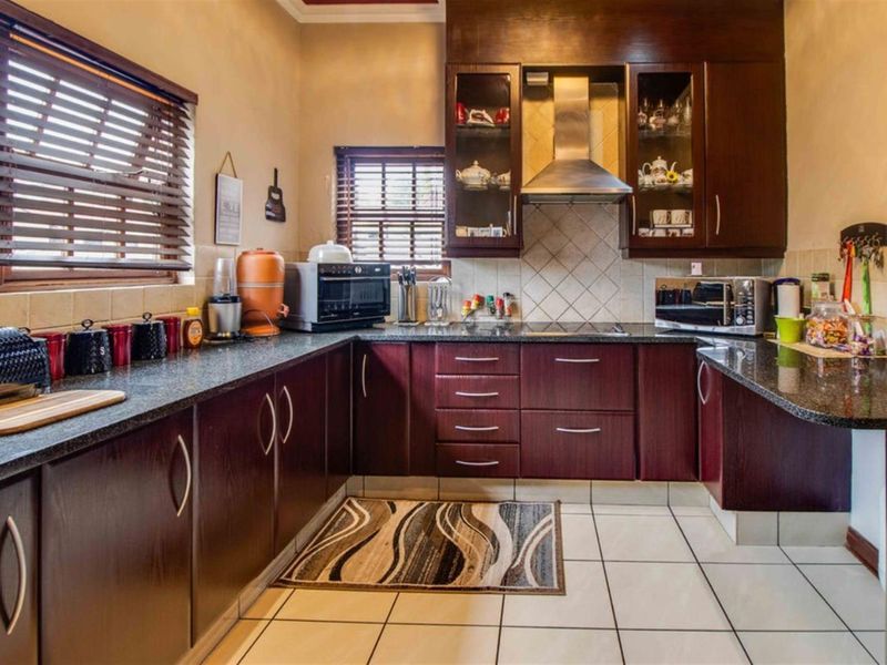 House For Sale in Kyalami, Midrand - Photo 8