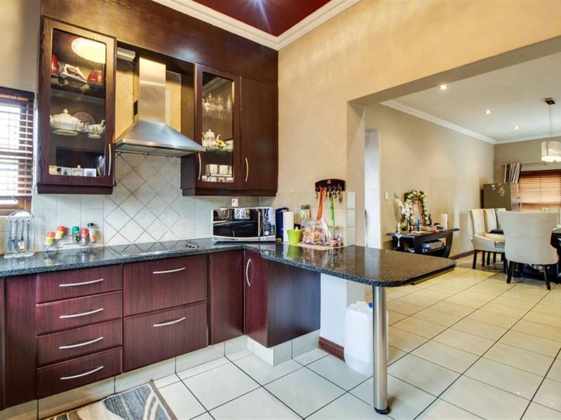 House For Sale in Kyalami, Midrand - Photo 7