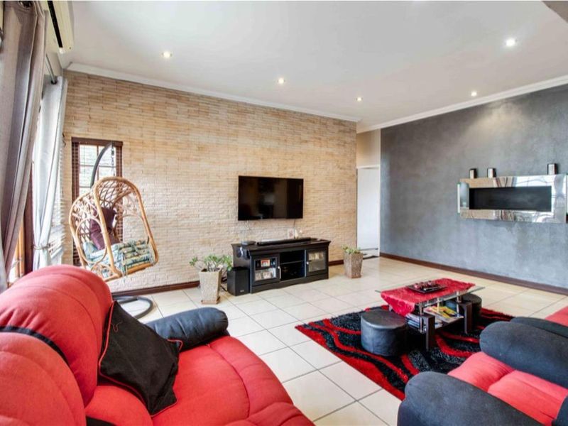House For Sale in Kyalami, Midrand - Photo 6