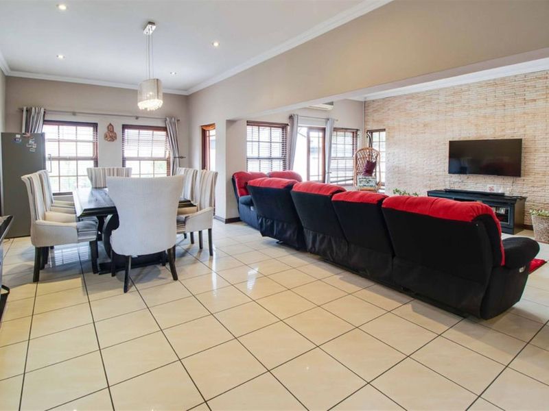 House For Sale in Kyalami, Midrand - Photo 5