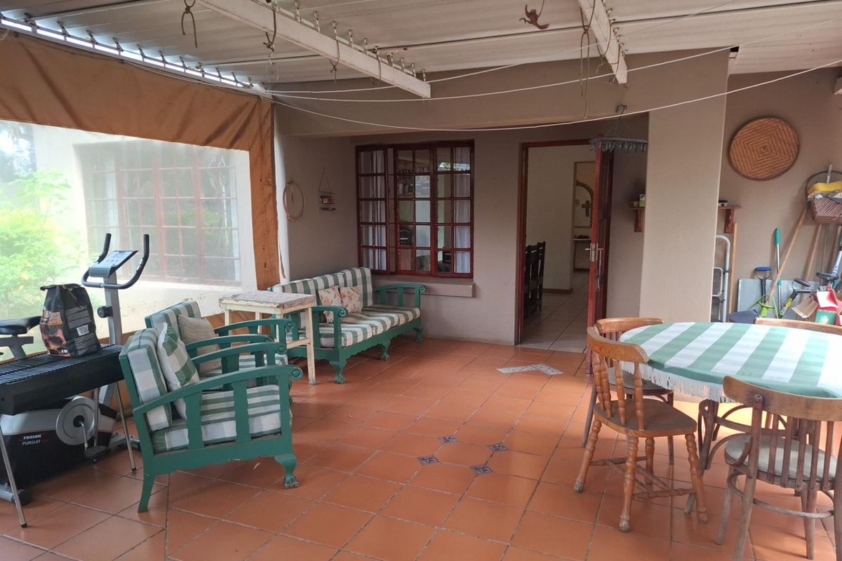 3 Bedroom Duplex For Sale in Florida Park, Roodepoort - Photo 4