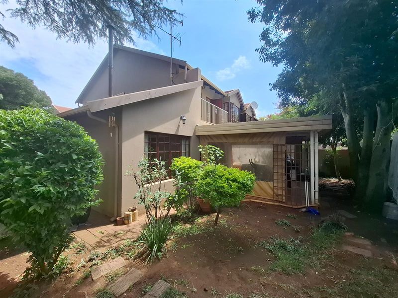 3 Bedroom Duplex For Sale in Florida Park, Roodepoort - Photo 3