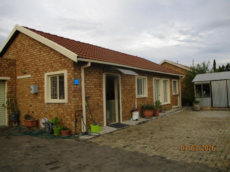 House For Sale in Aero City Complex, Kempton Park - Photo 2