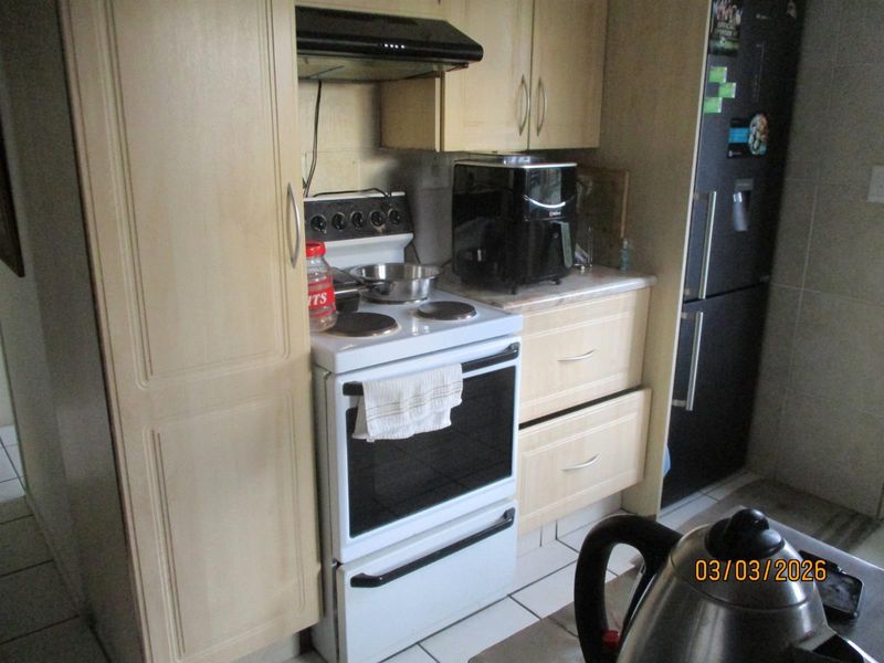 House For Sale in Aero City Complex, Kempton Park - Photo 4