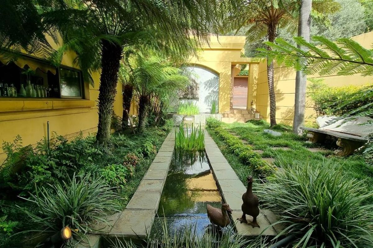 Luxury Golf Course Mansion Designed by Renowned Architect - Photo 4