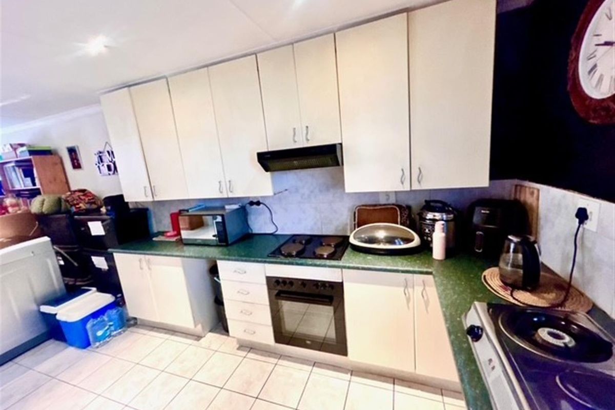 Townhouse For Sale in Kibler Park Johannesburg Gauteng - Photo 5