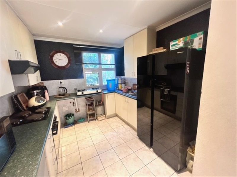 Townhouse For Sale in Kibler Park Johannesburg Gauteng - Photo 4