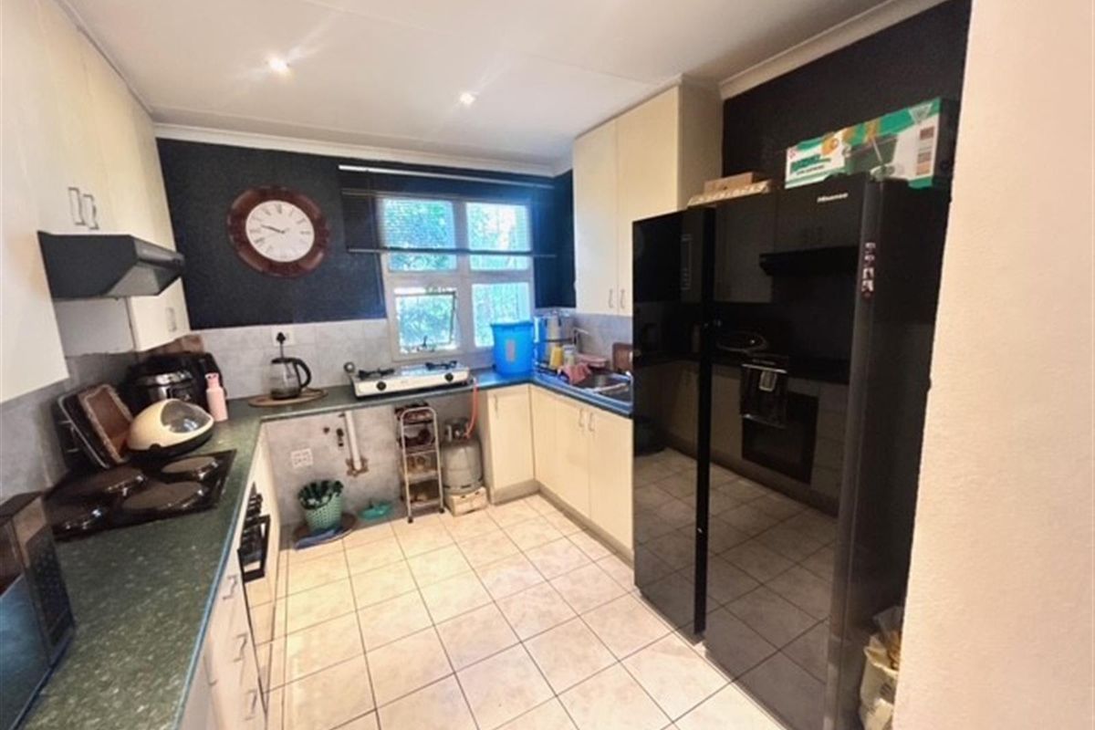 Townhouse For Sale in Kibler Park Johannesburg Gauteng - Photo 4