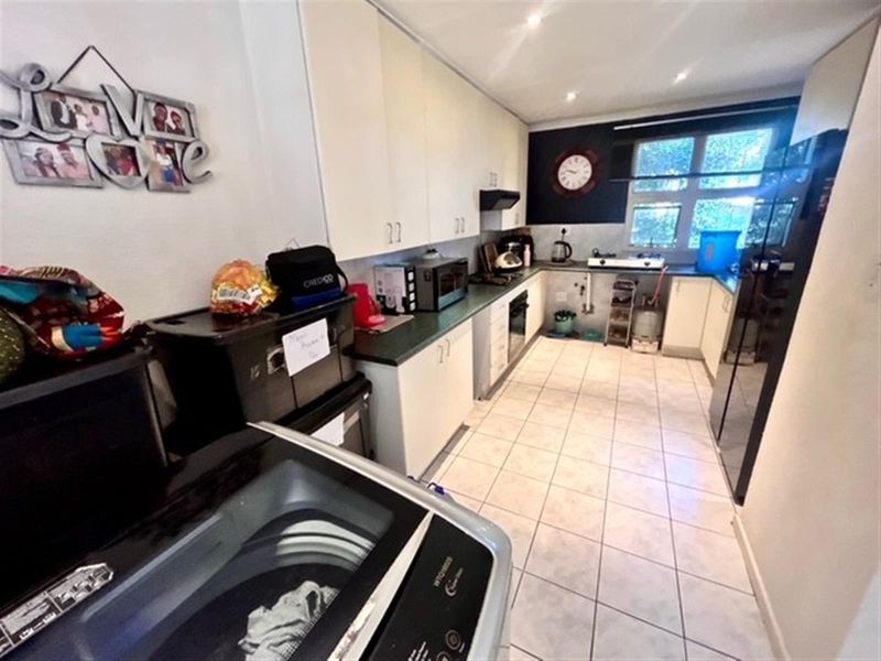 Townhouse For Sale in Kibler Park Johannesburg Gauteng - Photo 3