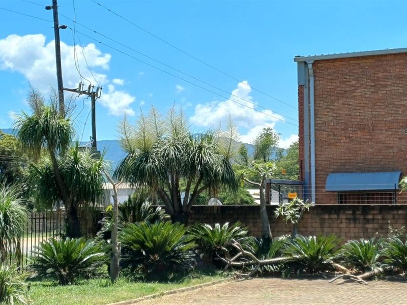 6,369m2 Industrial Property on 1‐Hectare Stand - Six Fully Serviced Warehouses - Photo 9