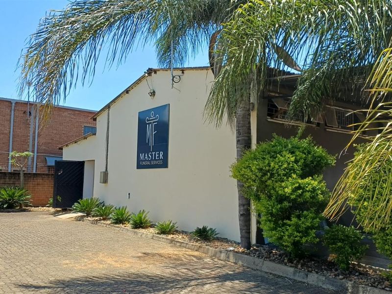 6,369m2 Industrial Property on 1‐Hectare Stand - Six Fully Serviced Warehouses - Photo 8