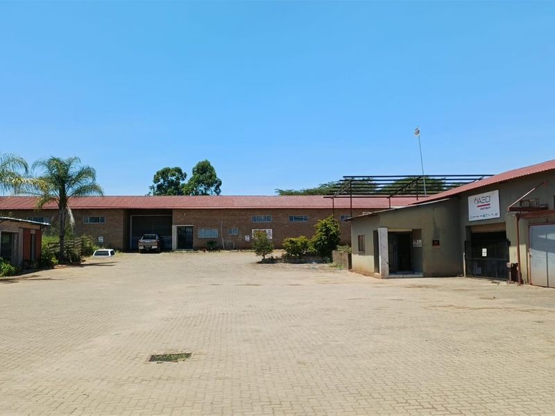 6,369m2 Industrial Property on 1‐Hectare Stand - Six Fully Serviced Warehouses - Photo 4