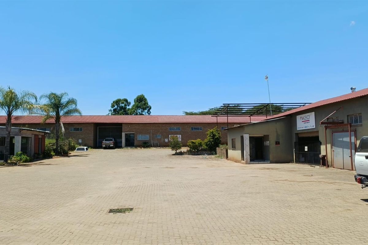 6,369m2 Industrial Property on 1‐Hectare Stand - Six Fully Serviced Warehouses - Photo 4