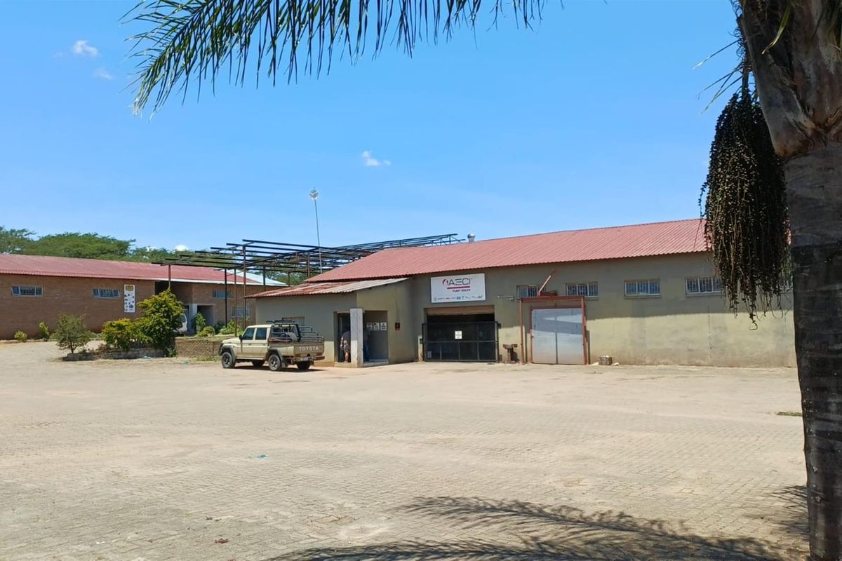 6,369m2 Industrial Property on 1‐Hectare Stand - Six Fully Serviced Warehouses - Photo 5