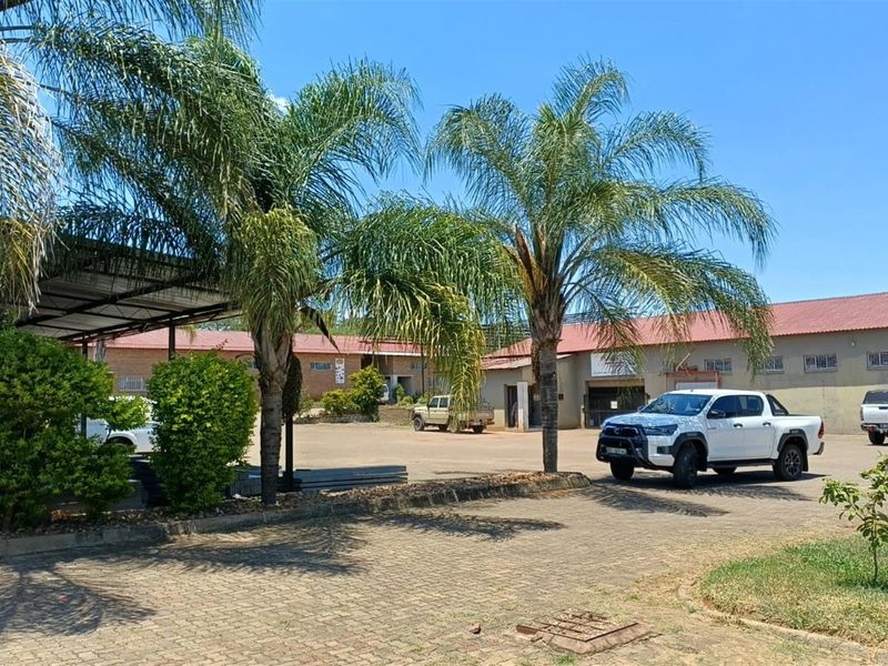 6,369m2 Industrial Property on 1‐Hectare Stand - Six Fully Serviced Warehouses - Photo 2