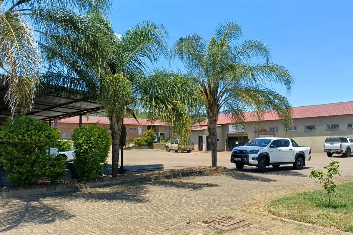 6,369m2 Industrial Property on 1‐Hectare Stand - Six Fully Serviced Warehouses - Photo 2