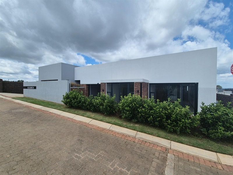 Modern Elegance and Luxury Finishes - A Connoisseur’s Choice for Sustainable Living - Photo 2