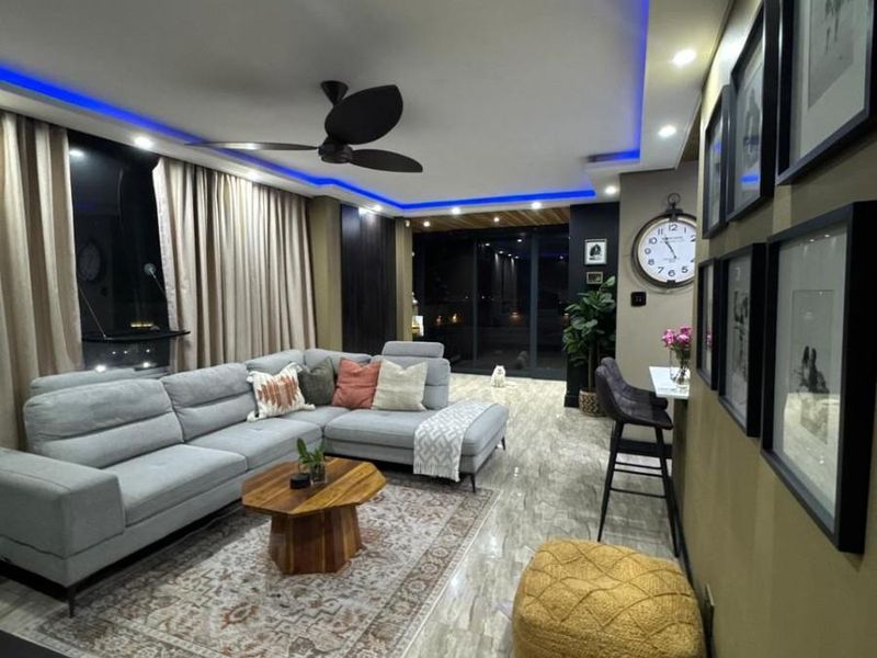 Penthouse For Sale in Windermere, Durban, KwaZulu Natal - Photo 1