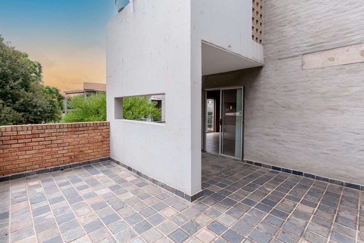 Executive 2 Bed with Massive Entertainer’s Balcony and Storeroom - Photo 2
