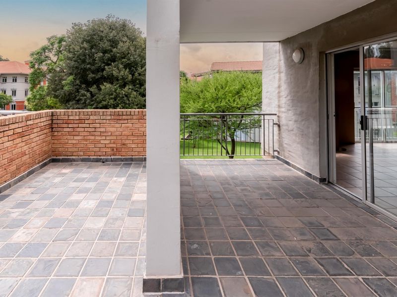 Executive 2 Bed with Massive Entertainer’s Balcony and Storeroom - Photo 4