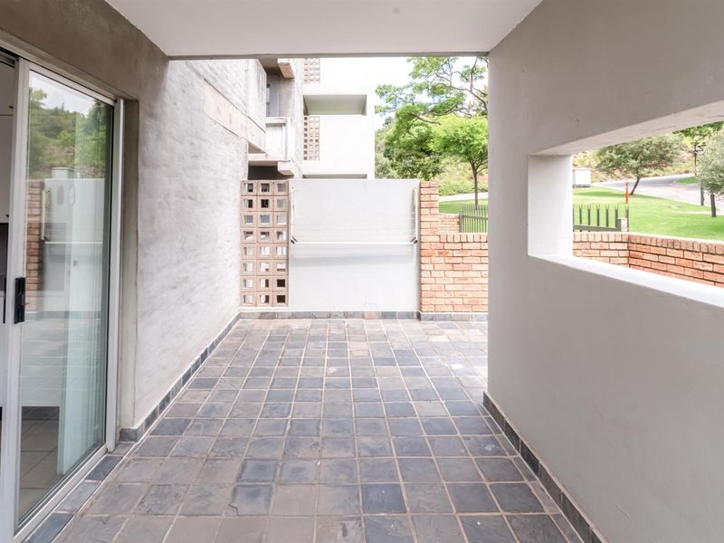 Executive 2 Bed with Massive Entertainer’s Balcony and Storeroom - Photo 8