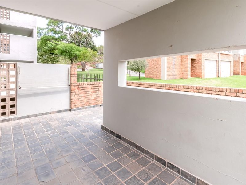 Executive 2 Bed with Massive Entertainer’s Balcony and Storeroom - Photo 7