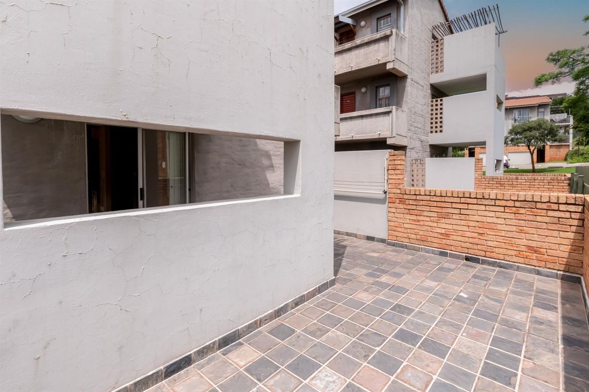 Executive 2 Bed with Massive Entertainer’s Balcony and Storeroom - Photo 3