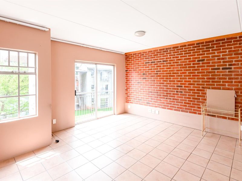 Executive 2 Bed with Massive Entertainer’s Balcony and Storeroom - Photo 10