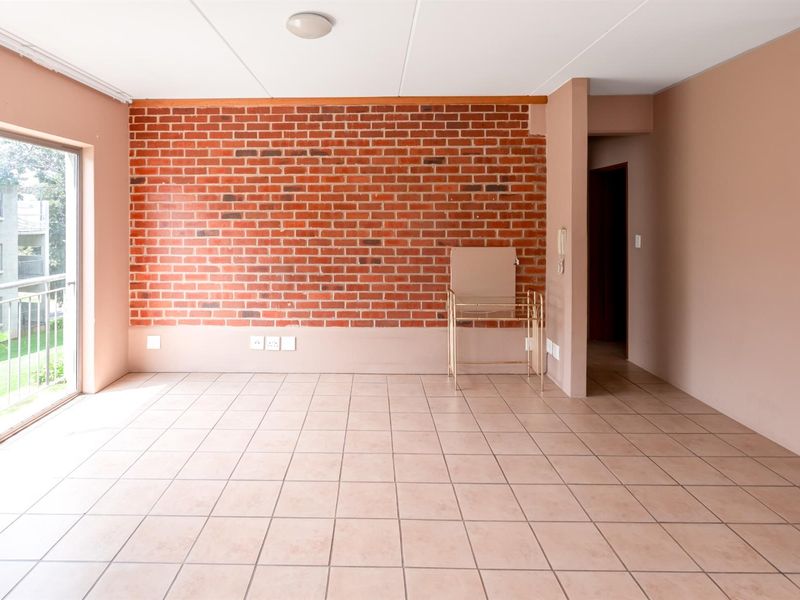 Executive 2 Bed with Massive Entertainer’s Balcony and Storeroom - Photo 9