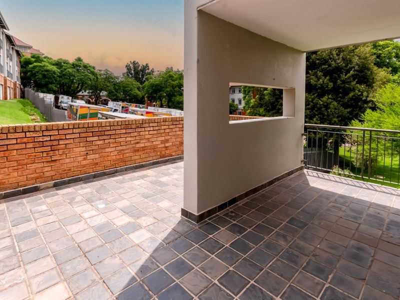 Executive 2 Bed with Massive Entertainer’s Balcony and Storeroom - Photo 5