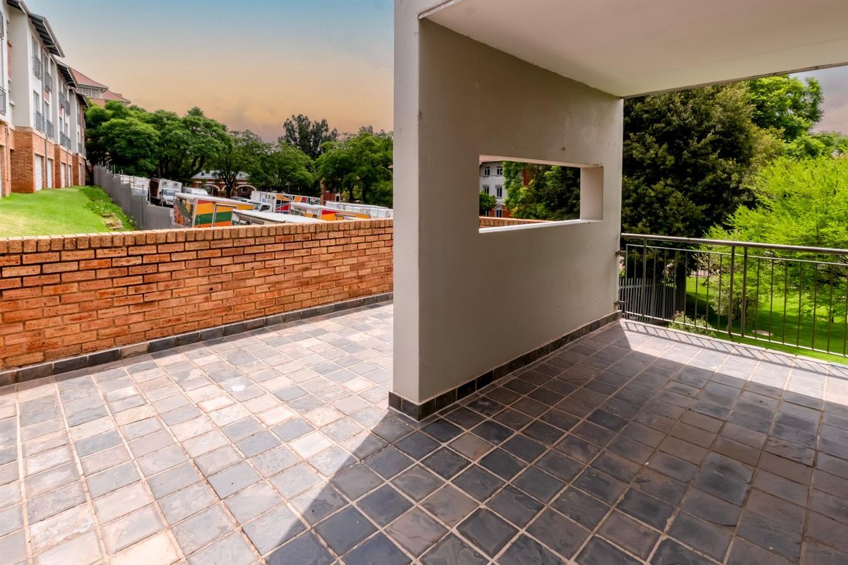 Executive 2 Bed with Massive Entertainer’s Balcony and Storeroom - Photo 5