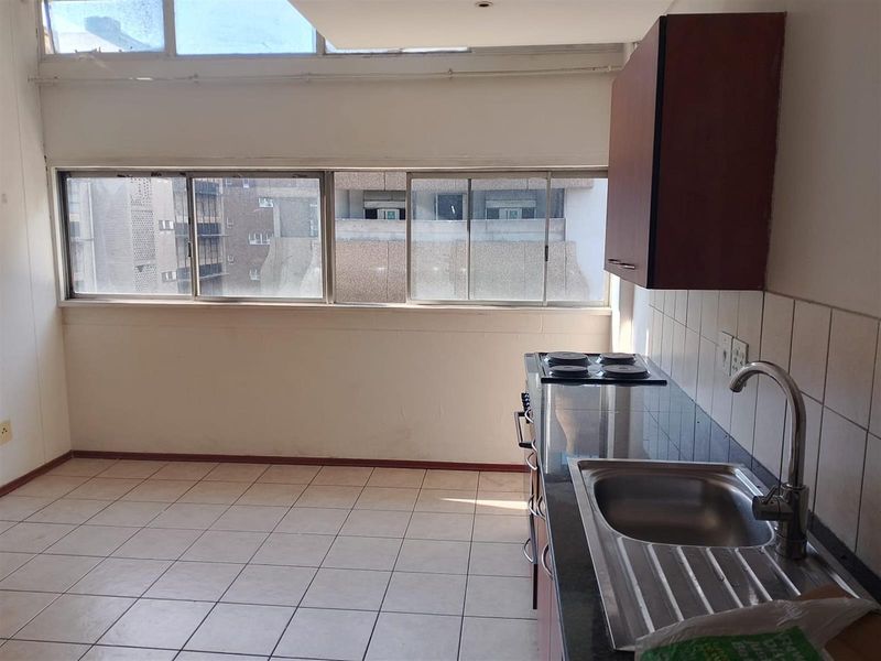 Apartment For Sale in Braamfontein, Johannesburg - Photo 10