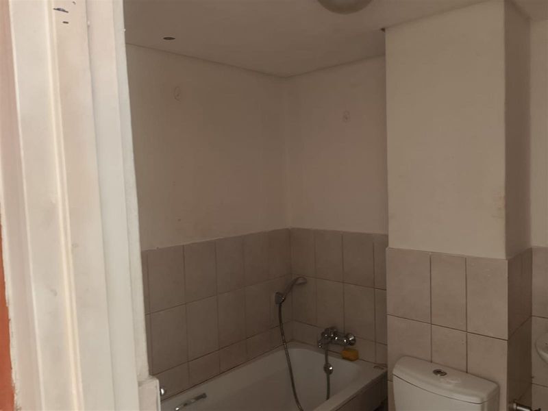 Apartment For Sale in Braamfontein, Johannesburg - Photo 7