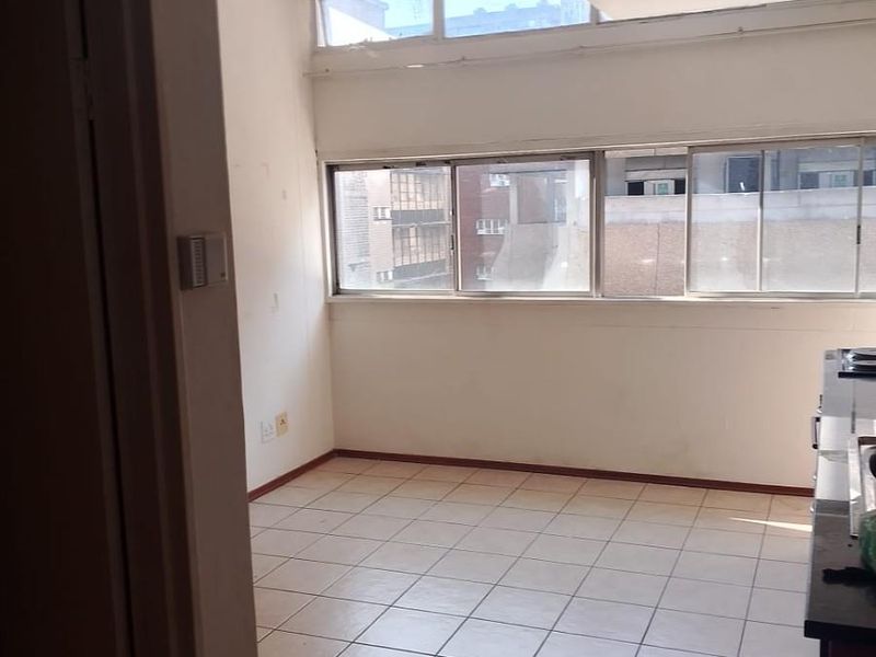 Apartment For Sale in Braamfontein, Johannesburg - Photo 2