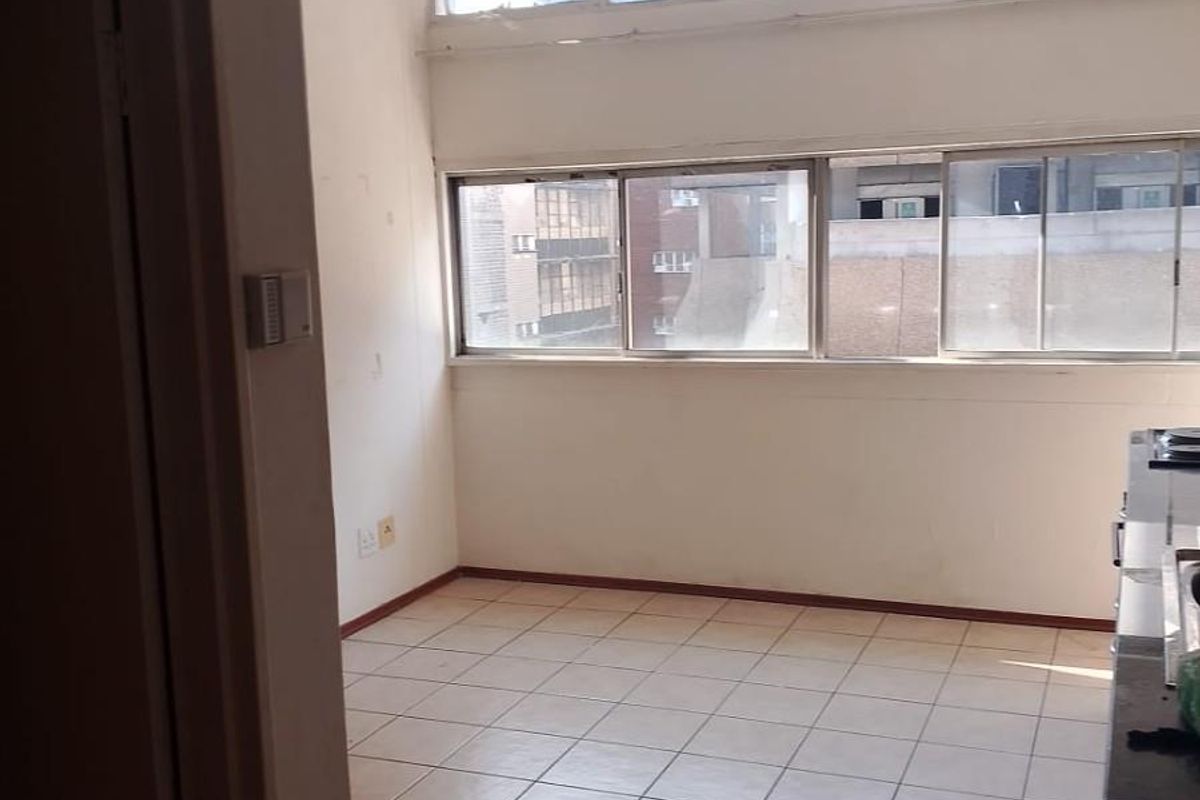 Apartment For Sale in Braamfontein, Johannesburg - Photo 2