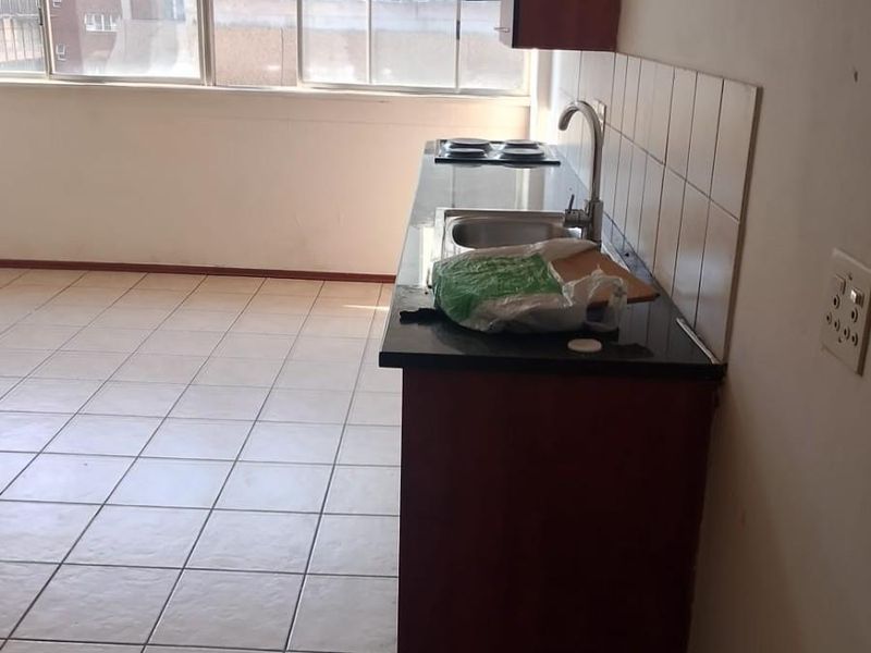 Apartment For Sale in Braamfontein, Johannesburg - Photo 3