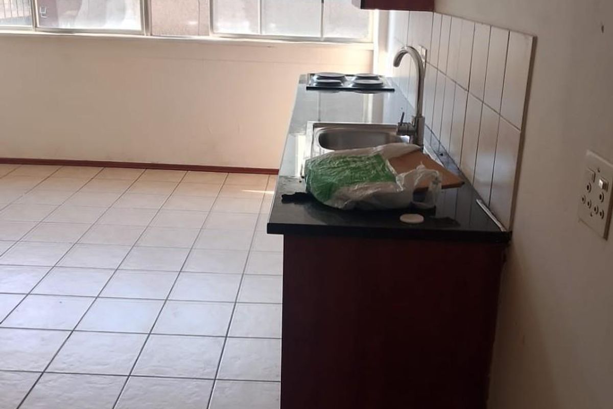 Apartment For Sale in Braamfontein, Johannesburg - Photo 3